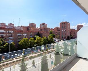Exterior view of Flat to rent in  Madrid Capital  with Air Conditioner, Terrace and Community pool