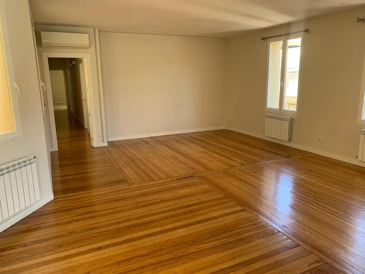 Living room of Attic for rent in Madrid  with Air Conditioner, Heating and Parquet flooring