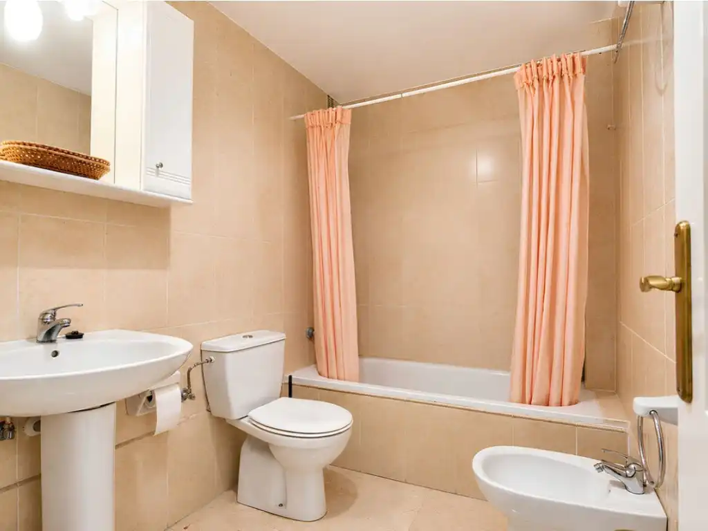 Bathroom of Flat for sale in Fuengirola  with Air Conditioner, Terrace and Swimming Pool