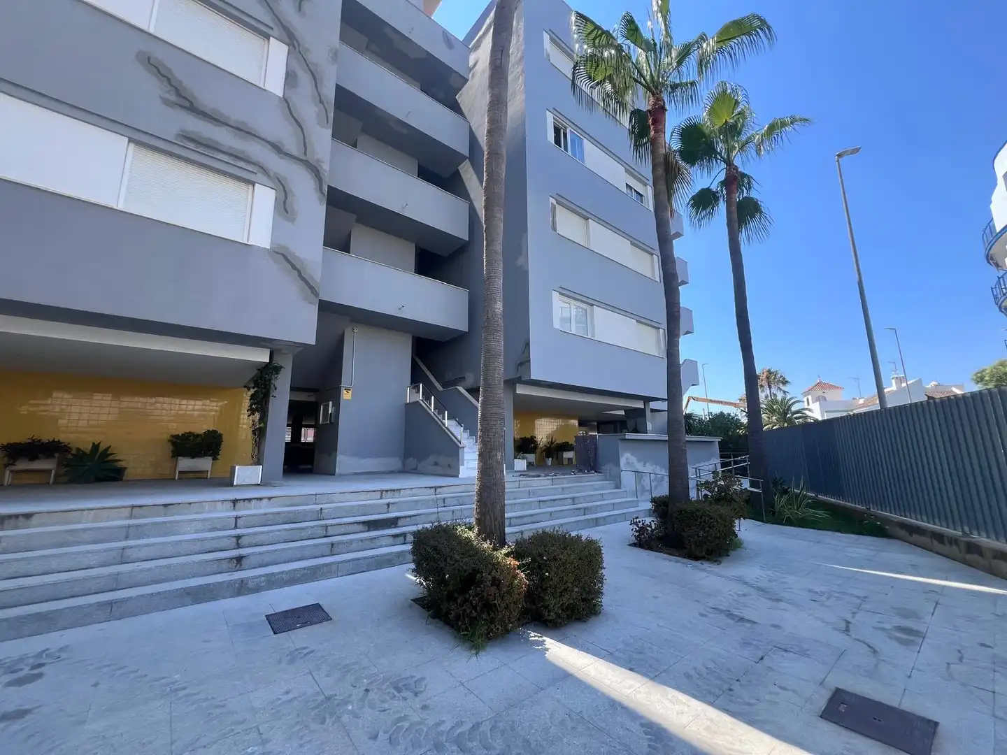 Vista exterior de Piso en venta en Isla Cristina con Aire acondicionado, Terraza y Trastero