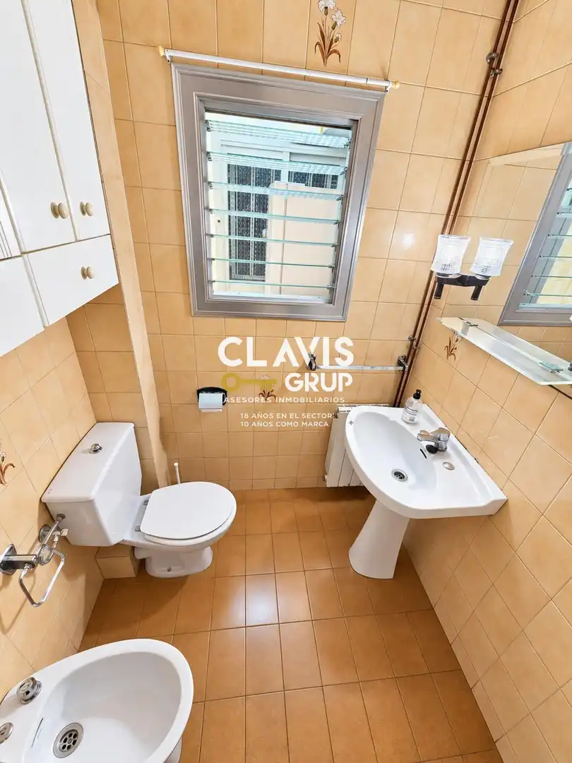 Baño de Piso en venta en Nou Barris