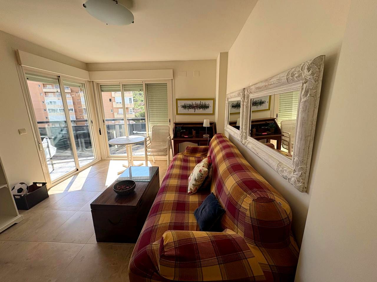 Sala d'estar de Pis de lloguer en Villajoyosa / La Vila Joiosa amb Aire condicionat, Terrassa i Moblat