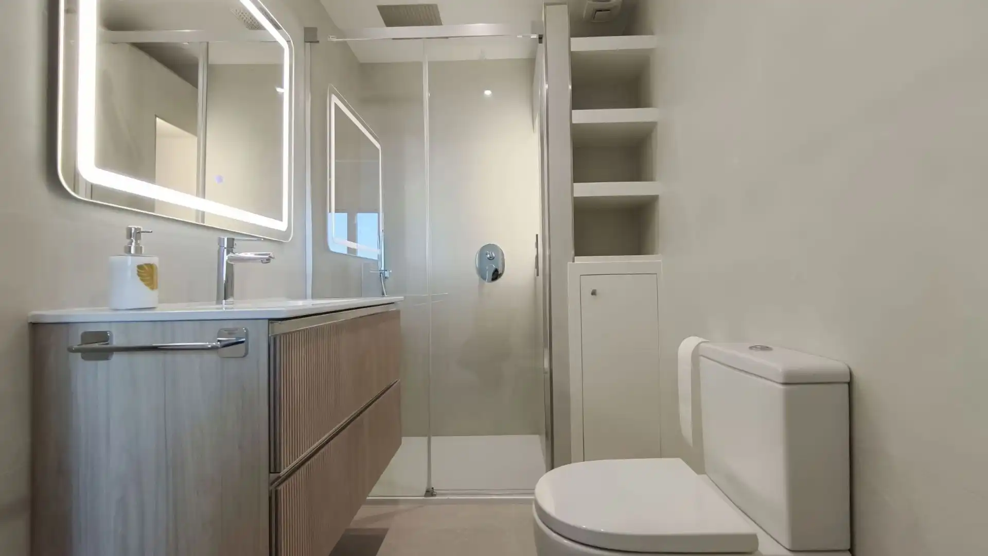 Baño de Apartamento de alquiler en Málaga con Aire acondicionado y Calefacción