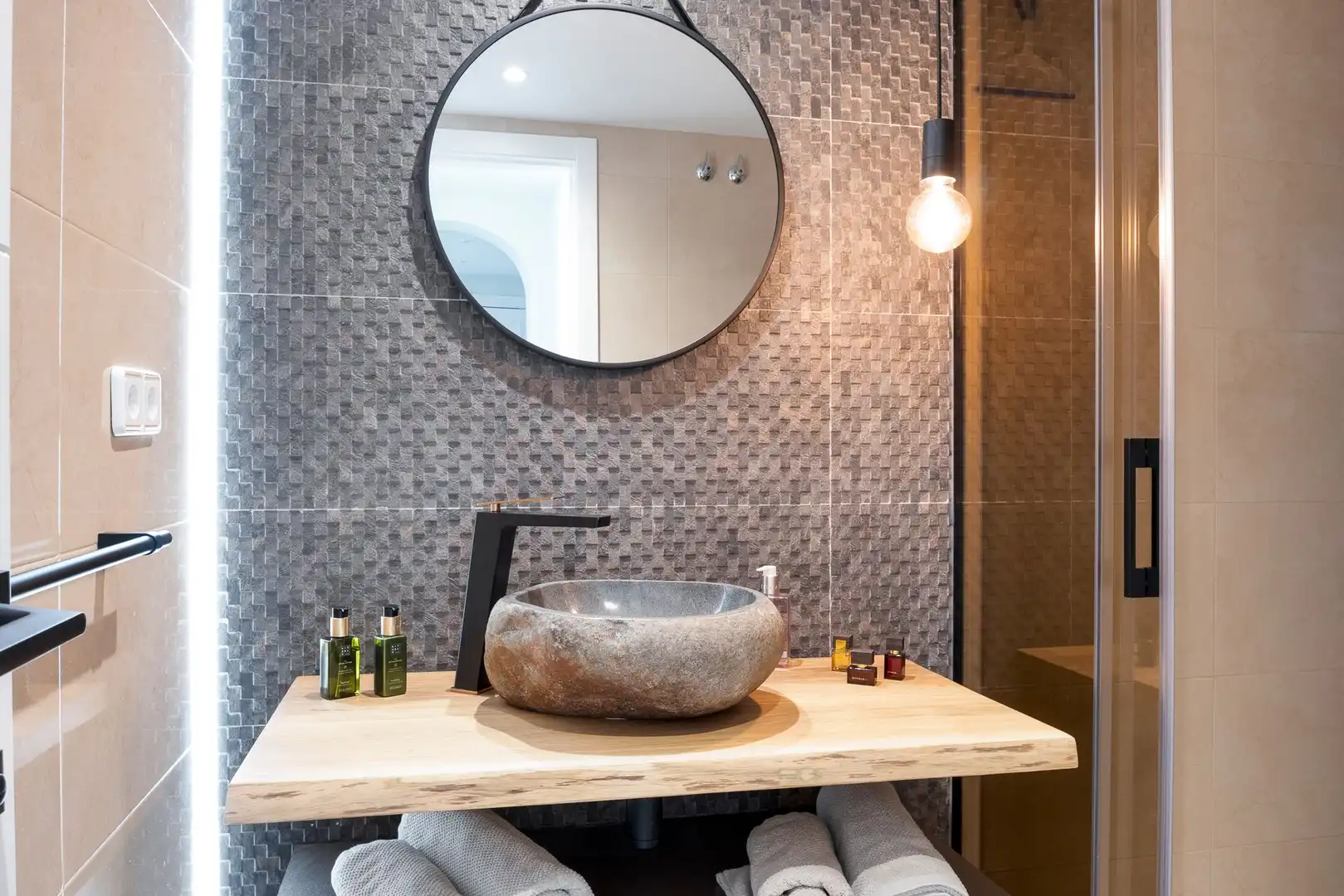 Badezimmer von Maisonette zur Miete in Benahavís mit Klimaanlage, Heizung und Privatgarten
