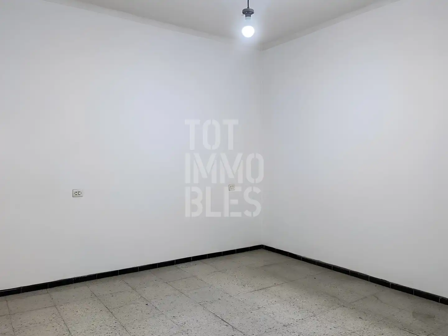 Piso en venta en Girona con Balcón
