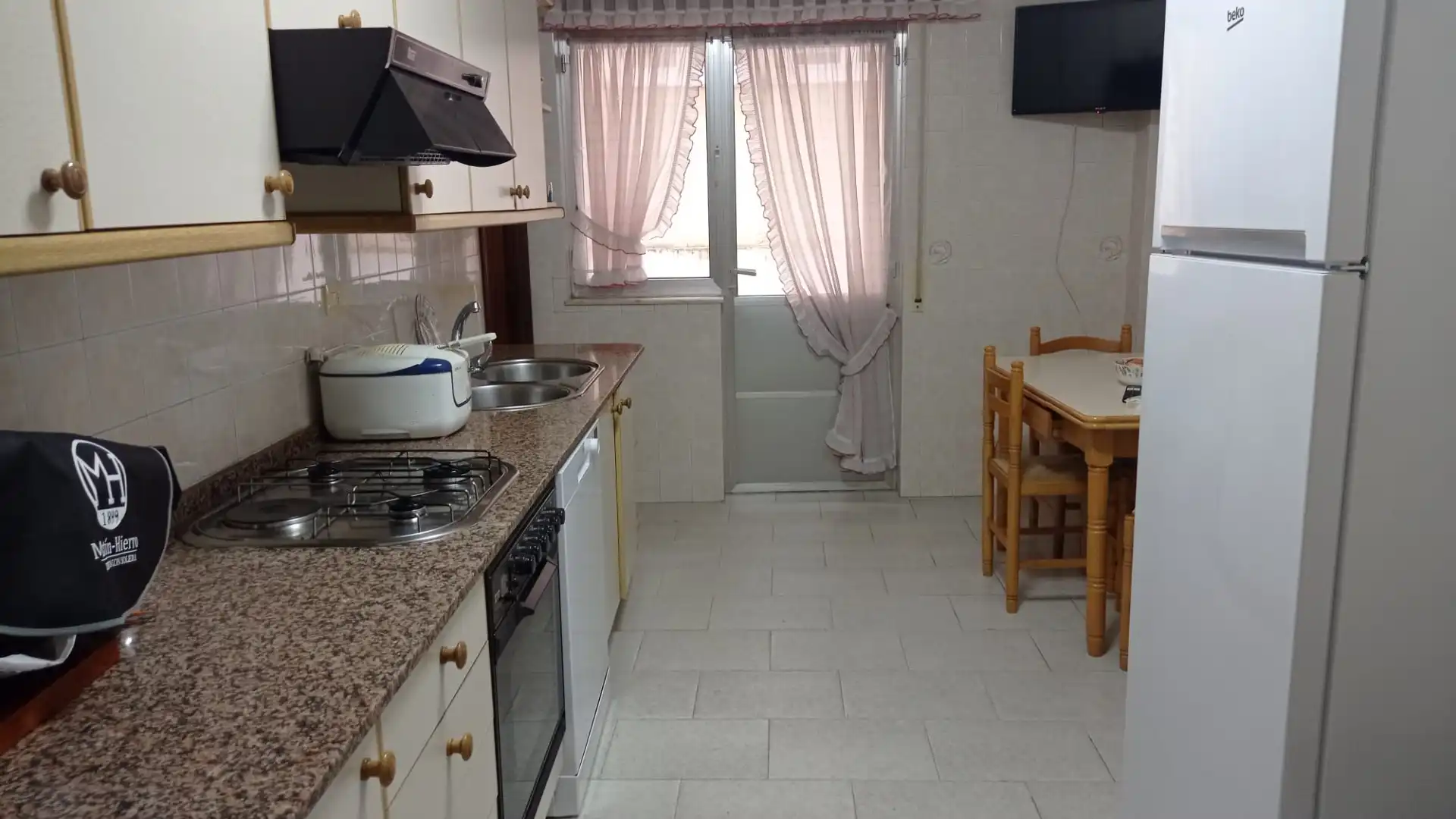 Cuina de Pis en venda en Foz amb Calefacció, Moblat i Balcó