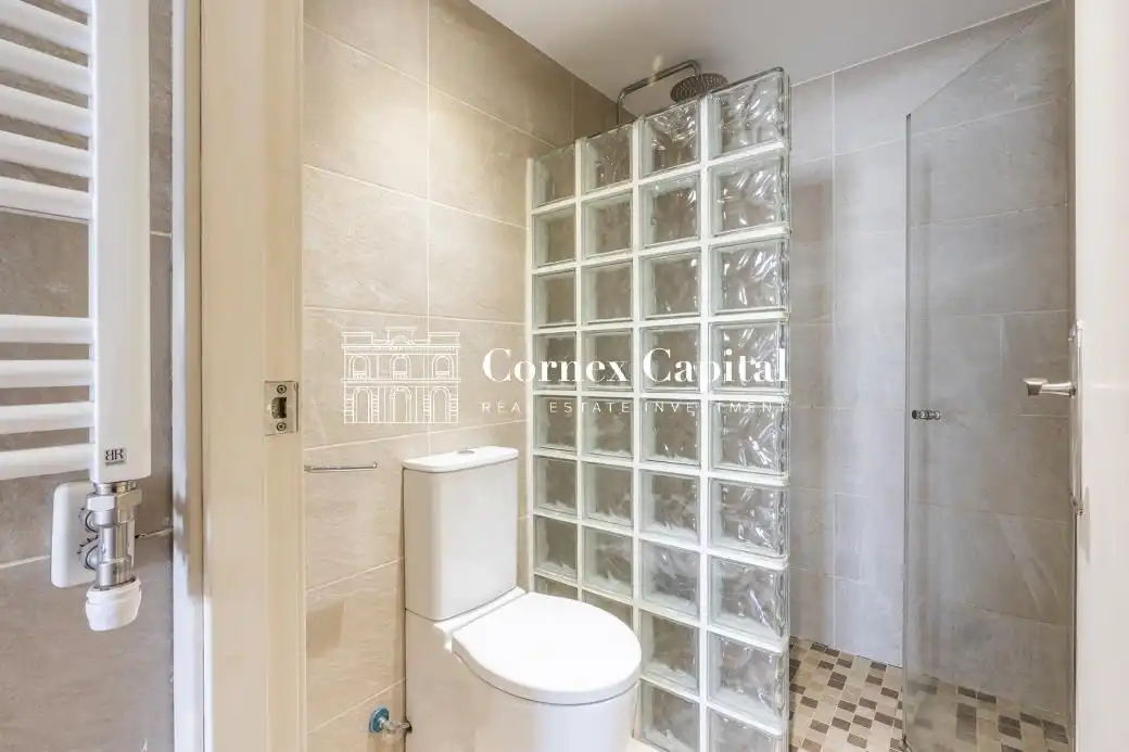 Bany de Dúplex en venda en Barcelona amb Aire condicionat, Calefacció i Jardí privat