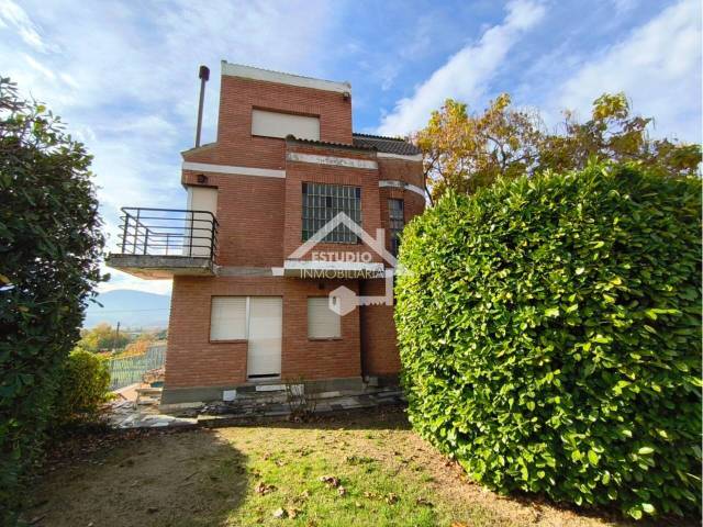 Casa-chalet en Venta en Urbanizacion Olivar del Iregua en Albelda de Iregua