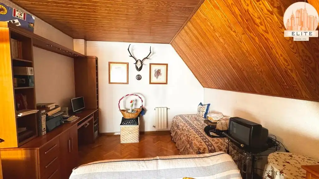 Habitación de Casa adosada en venta en Torrejón de la Calzada con Aire acondicionado, Calefacción y Jardín privado