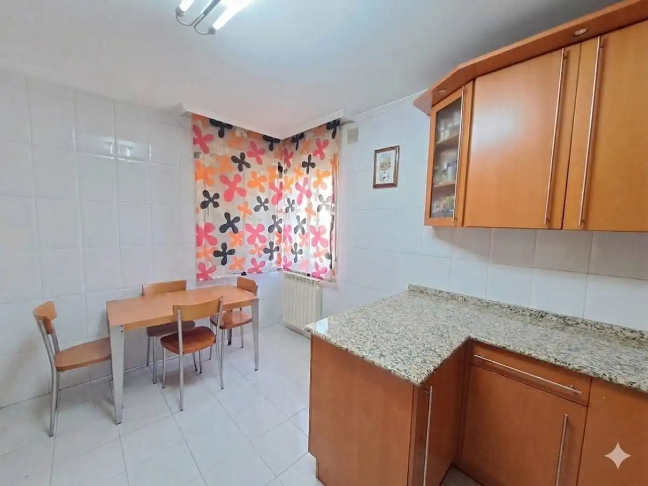 Cuina de Casa o xalet en venda en Burgos amb Calefacció, Jardí privat i Parquet