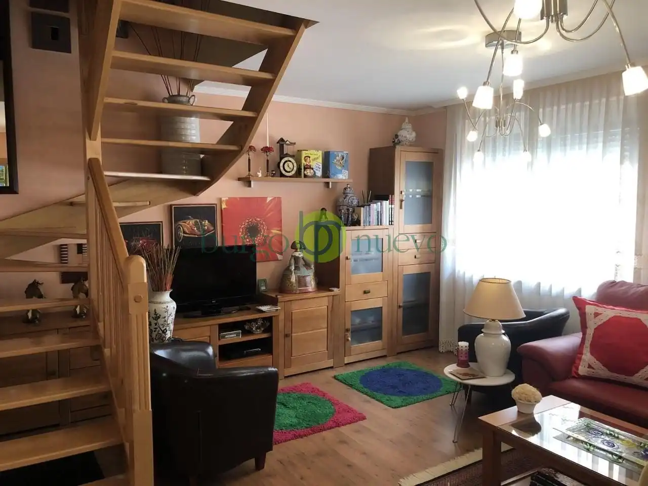 Sala d'estar de Casa o xalet en venda en León Capital  amb Calefacció i Parquet