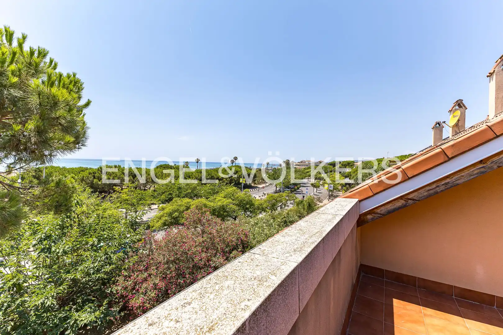 Terrasse von Einfamilien-Reihenhaus zur Miete in Castelldefels mit Klimaanlage, Heizung und Privatgarten