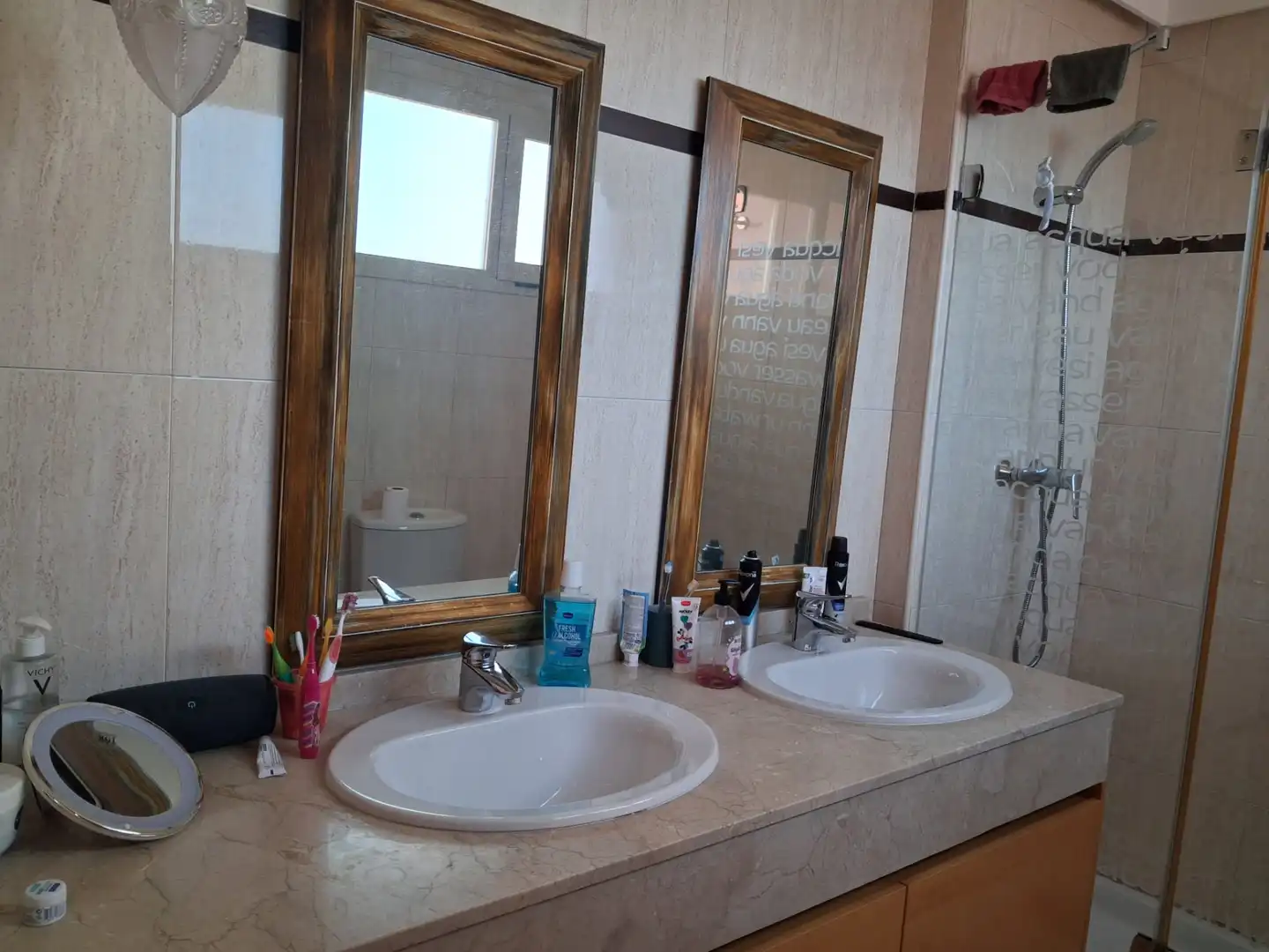 Badezimmer von Einfamilien-Reihenhaus zur Miete in Albacete mit Klimaanlage, Heizung und Parkett
