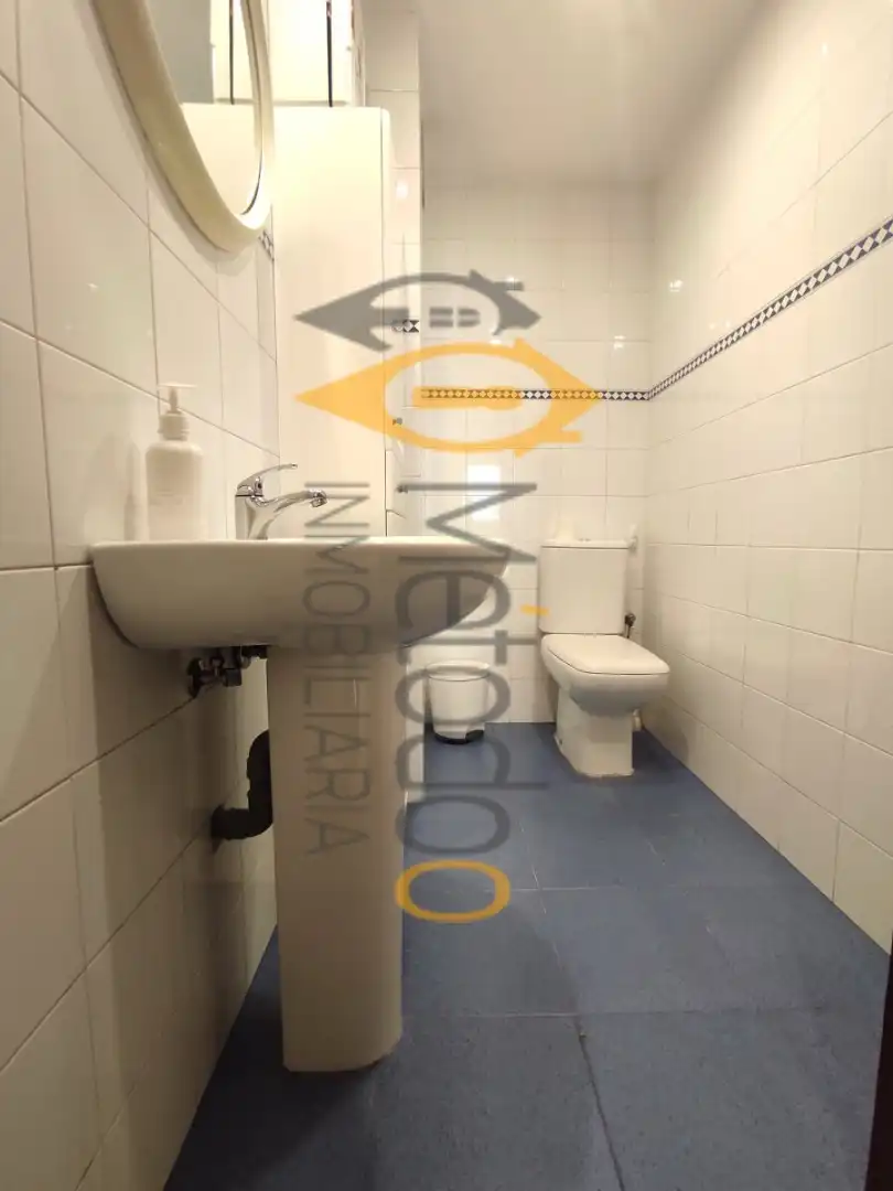 Bathroom of Flat for sale in Sevilla  with Balcony