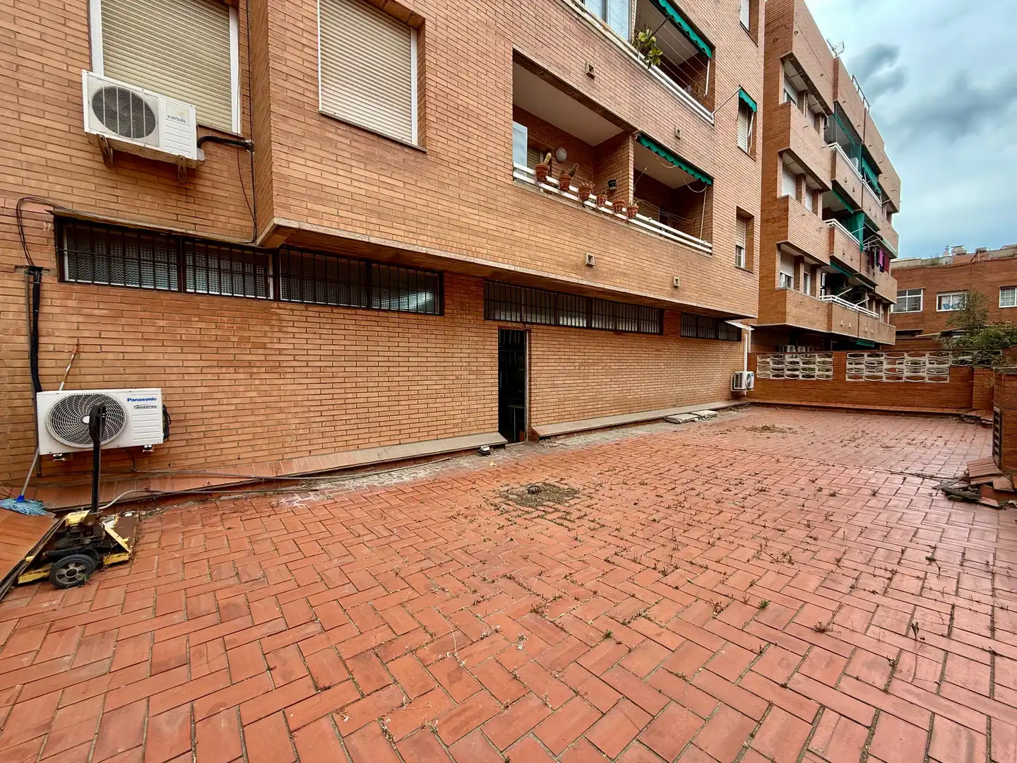 Parking de Local en venta en Cornellà de Llobregat