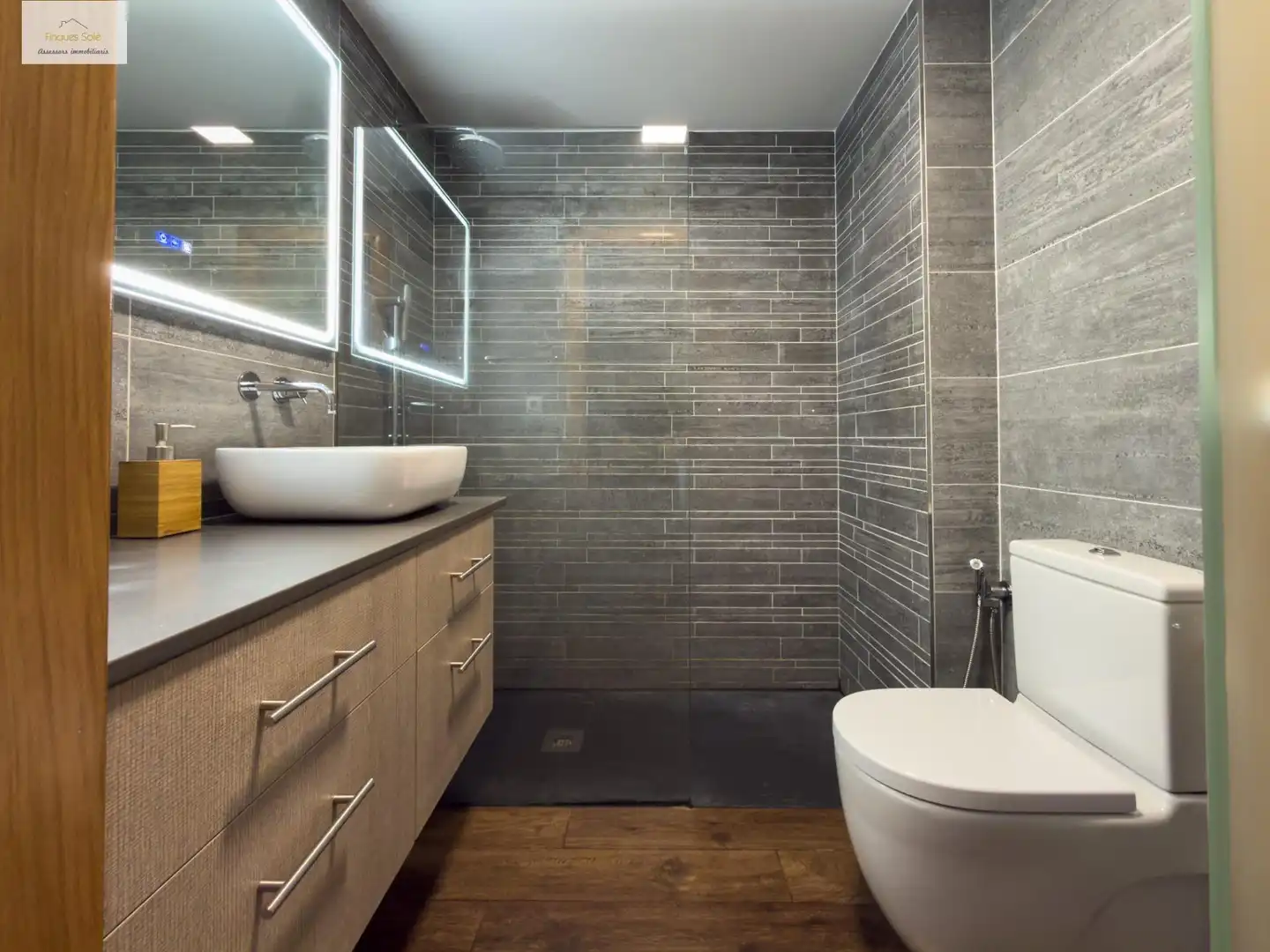 Badezimmer von Wohnung zum Verkauf in Badalona mit Klimaanlage, Heizung und Terrasse