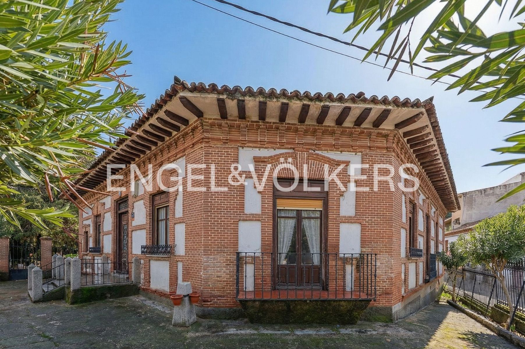Vista exterior de Casa o chalet en venta en Azuqueca de Henares con Calefacción y Jardín privado