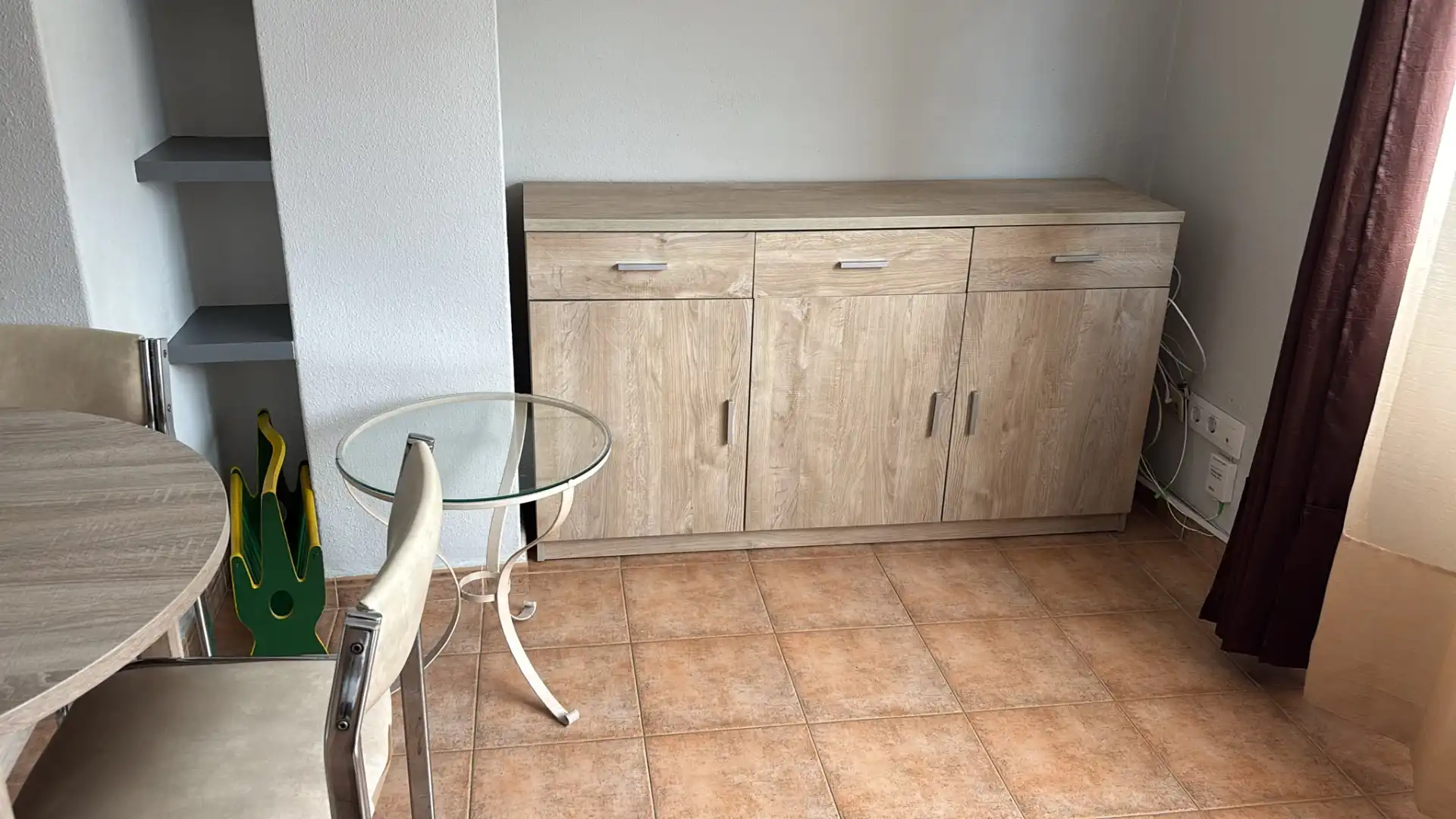 Menjador de Apartament de lloguer en Vigo  amb Calefacció, Parquet i Moblat