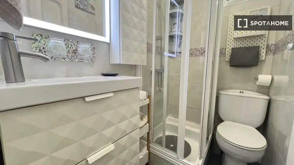 Baño de Piso de alquiler en Madrid con Aire acondicionado, Calefacción y Amueblado