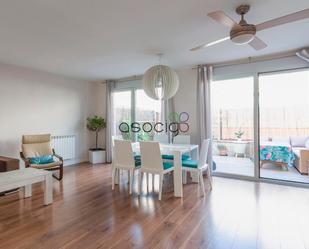 Sala d'estar de Casa adosada en venda en Guadalajara Capital amb Aire condicionat, Terrassa i Balcó