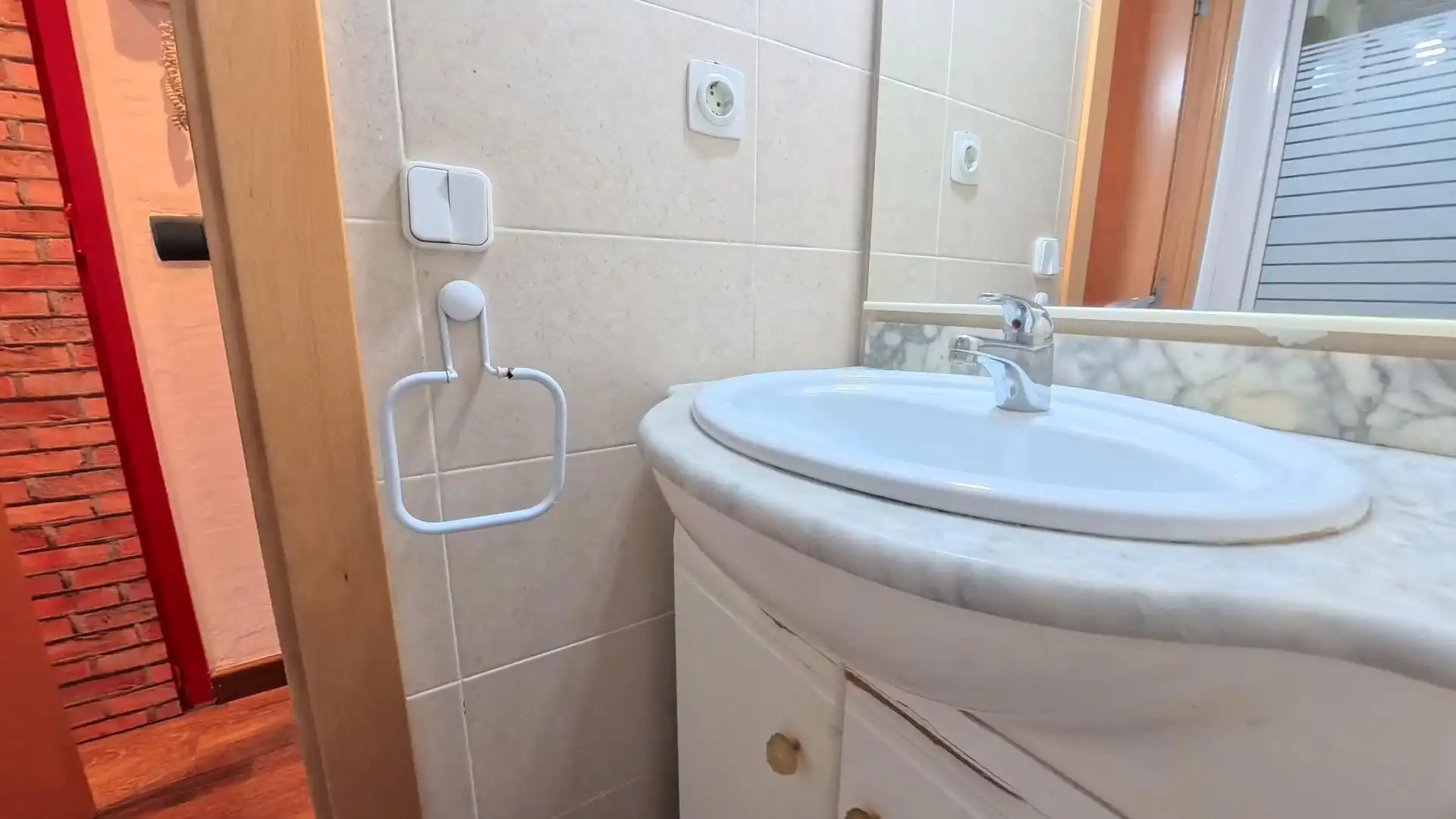Badezimmer von Wohnung zum Verkauf in Barcelona mit Klimaanlage, Parkett und Möbliert