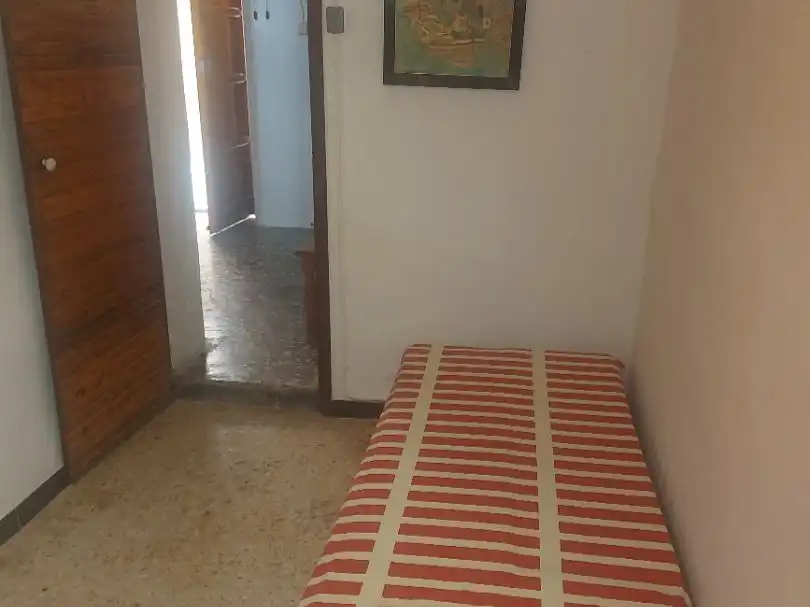 Casa aparellada amb jardí en venda a L'Escultor 10, imagen 2