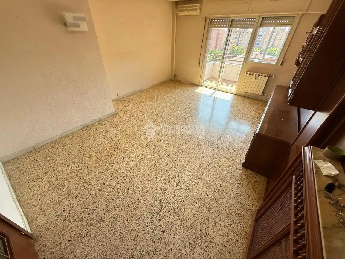 Sala de estar de Piso en venta en Zaragoza con Calefacción y Balcón