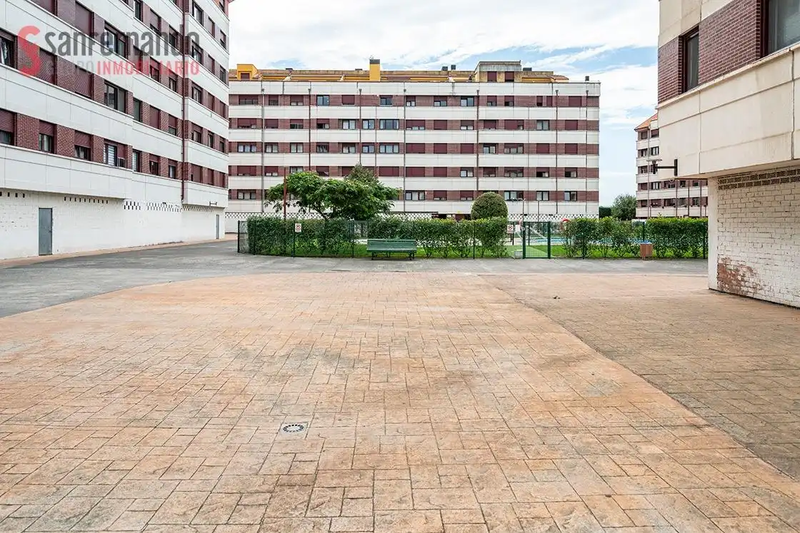 Aparcament de Dúplex en venda en Santander amb Calefacció, Parquet i Traster