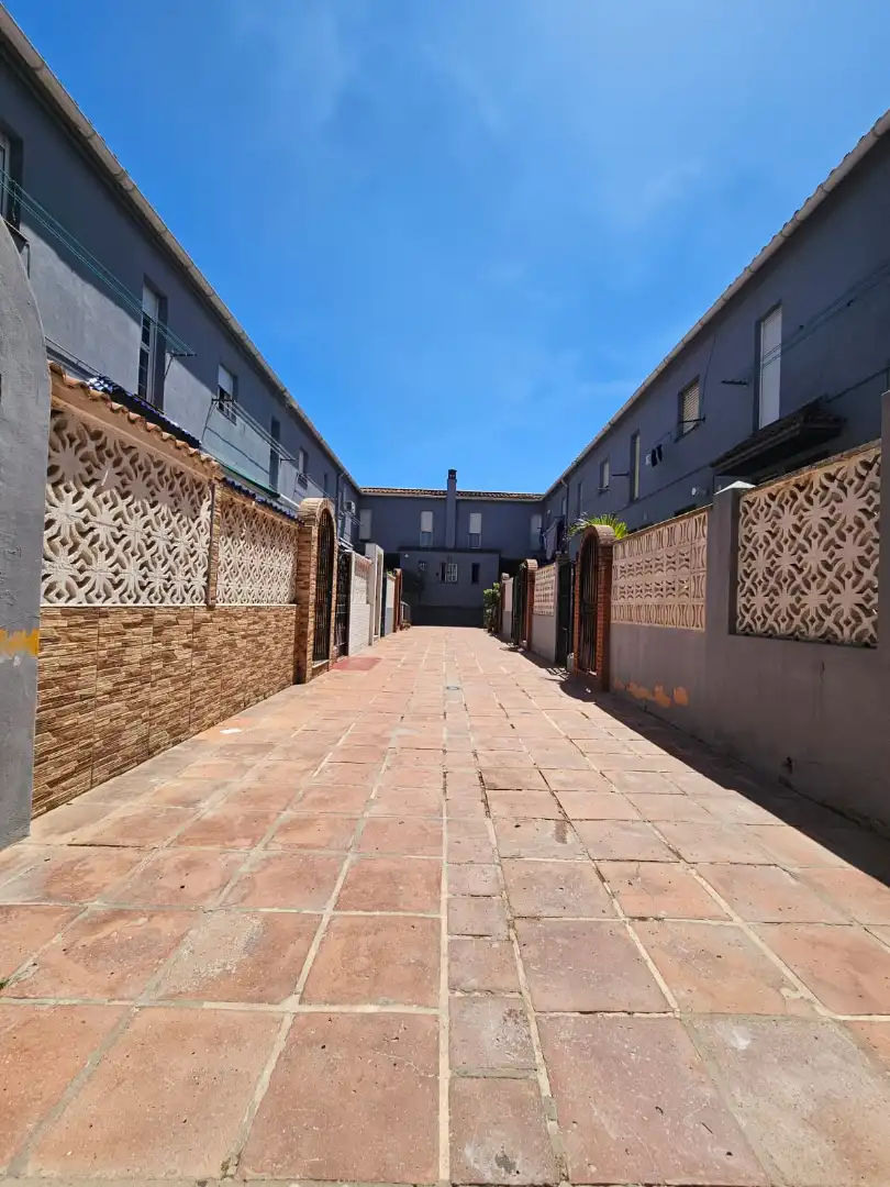Vista exterior de Casa o chalet en venta en La Línea de la Concepción con Balcón