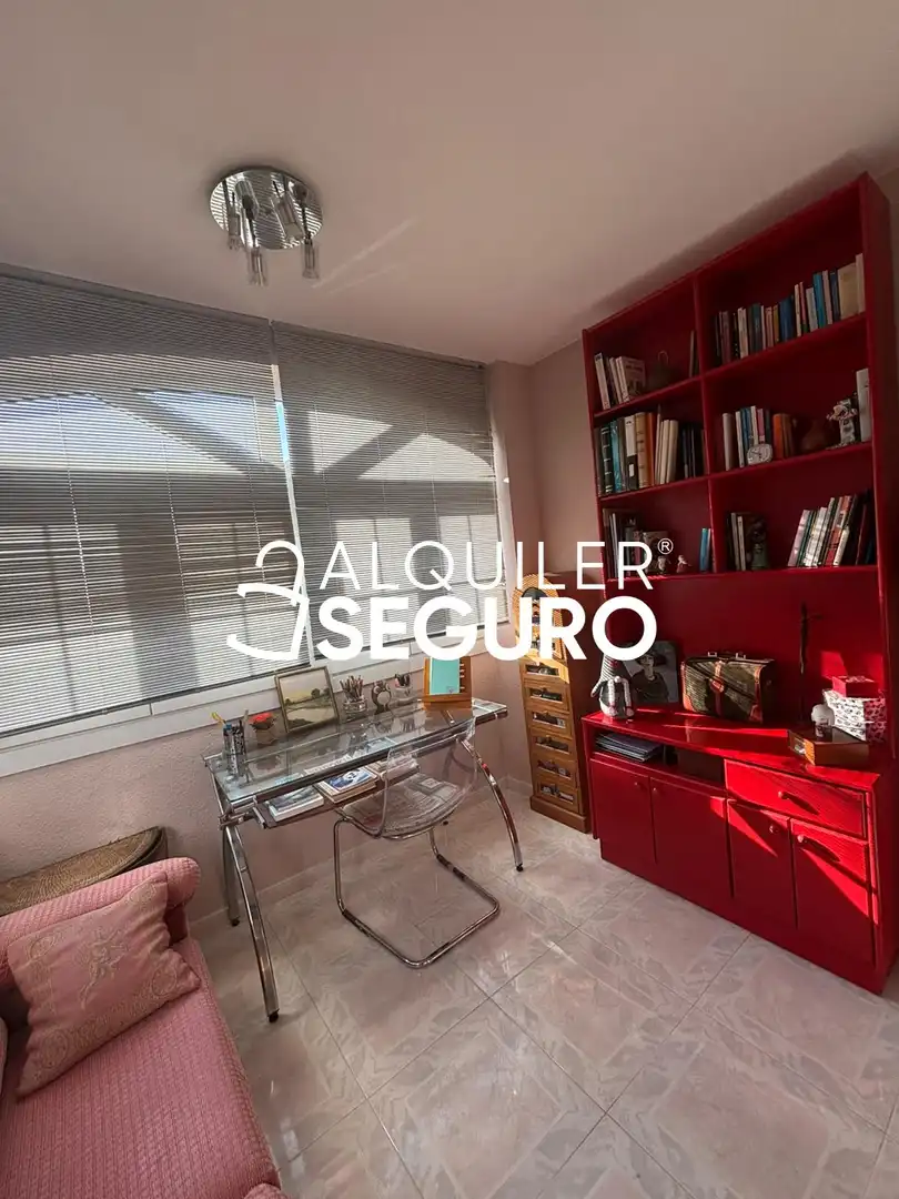 Detached house with pool to rent in Escritor busto previ, imagen 16