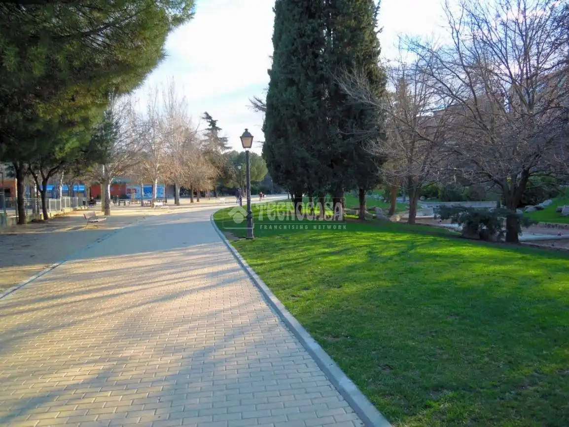 Vista exterior de Piso en venta en Madrid con Aire acondicionado, Calefacción y Piscina comunitaria