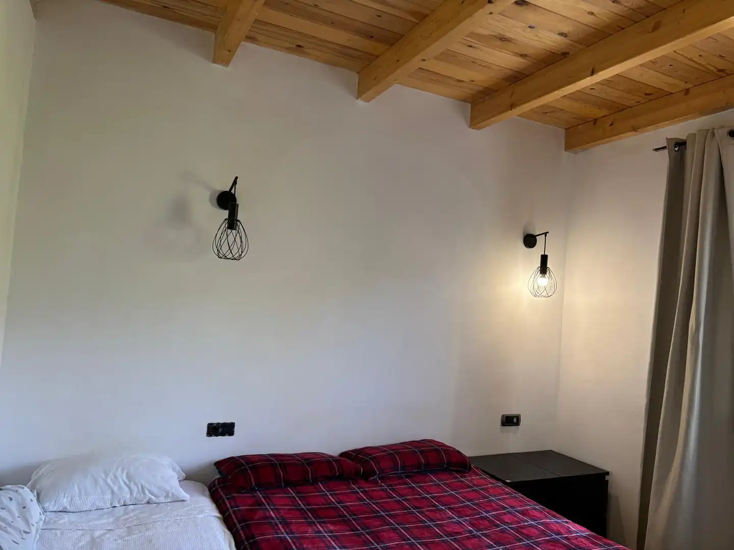 Dormitori de Finca rústica en venda en Estepona amb Jardí privat