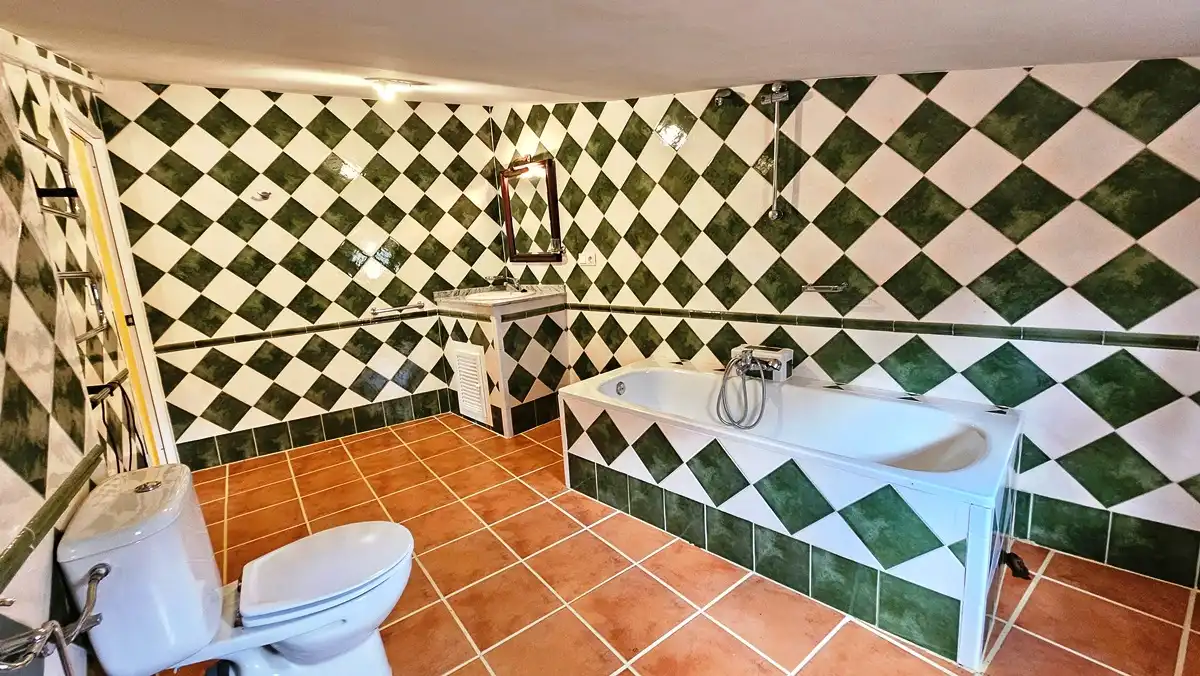 Baño de Finca rústica en venta en Cortegana con Jardín privado, Terraza y Piscina