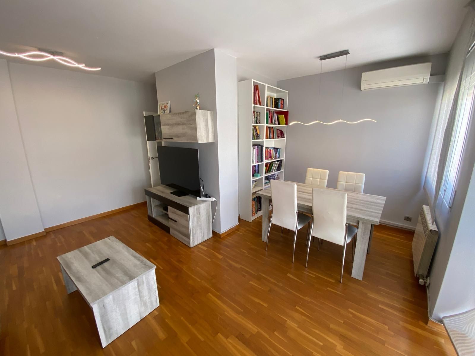 Living room of Flat for sale in Sabadell  with Air Conditioner, Heating and Parquet flooring