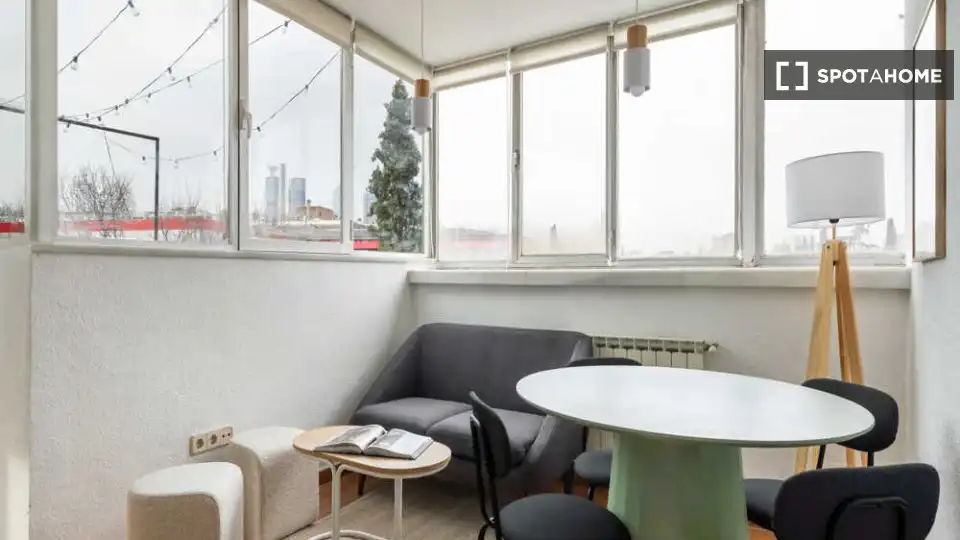 Terraza de Piso para compartir en Madrid con Aire acondicionado, Terraza y Amueblado