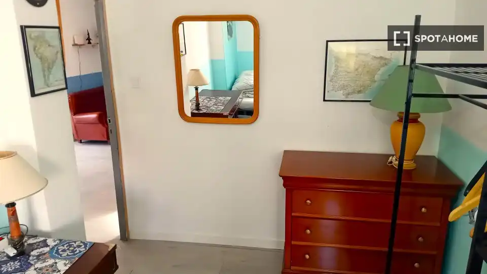 Dormitori de Apartament per a compartir en Madrid amb Aire condicionat, Calefacció i Terrassa