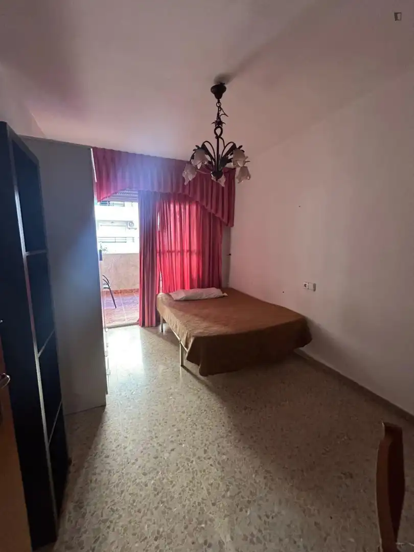 Dormitori de Apartament per a compartir en Mislata amb Moblat, Forn i Rentadora