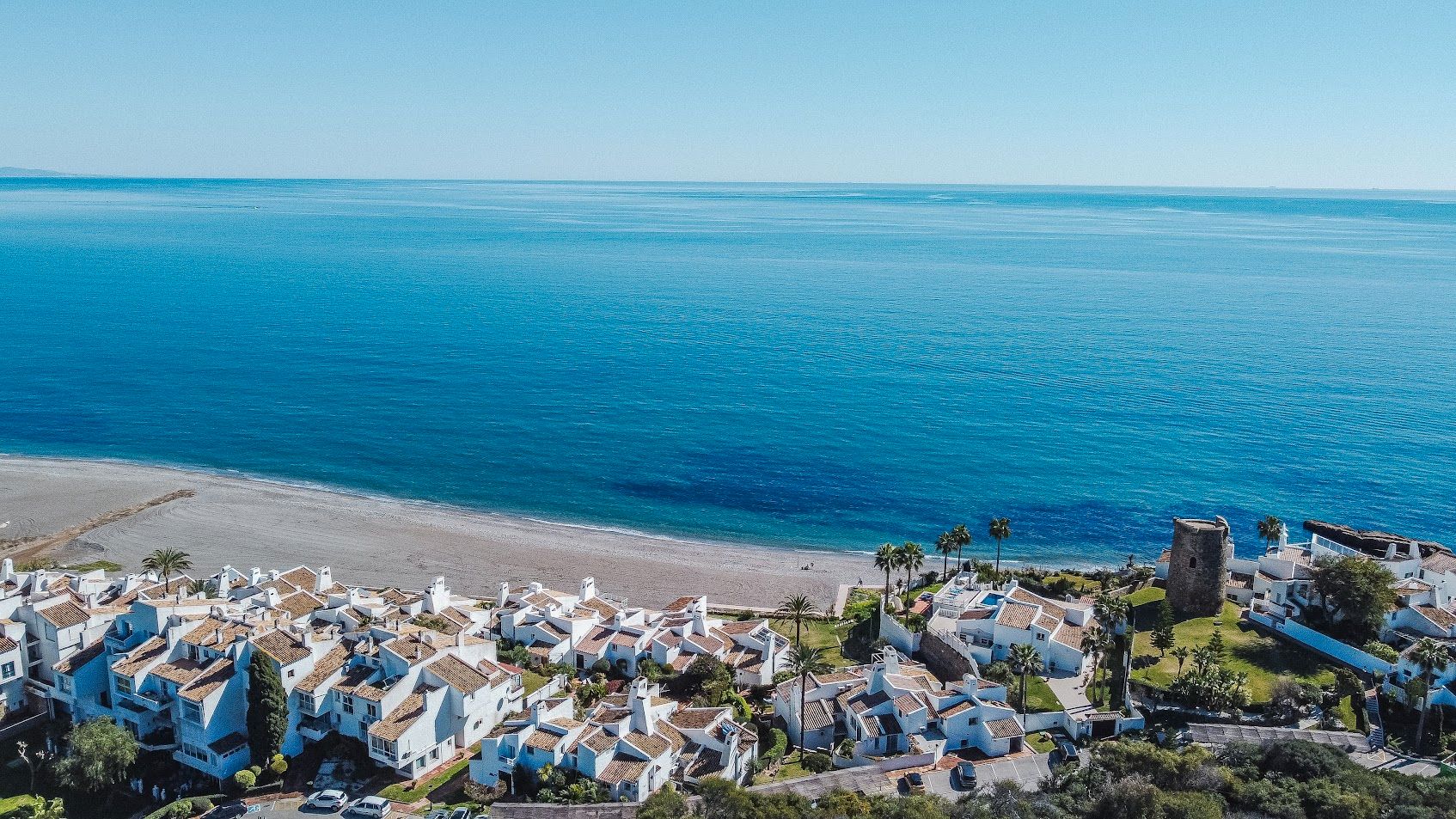 Vista exterior de Casa o xalet en venda en Marbella amb Aire condicionat, Calefacció i Jardí privat