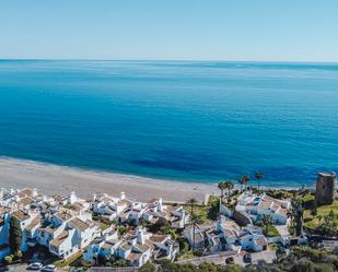 Vista exterior de Casa o xalet en venda en Marbella amb Aire condicionat, Calefacció i Jardí privat