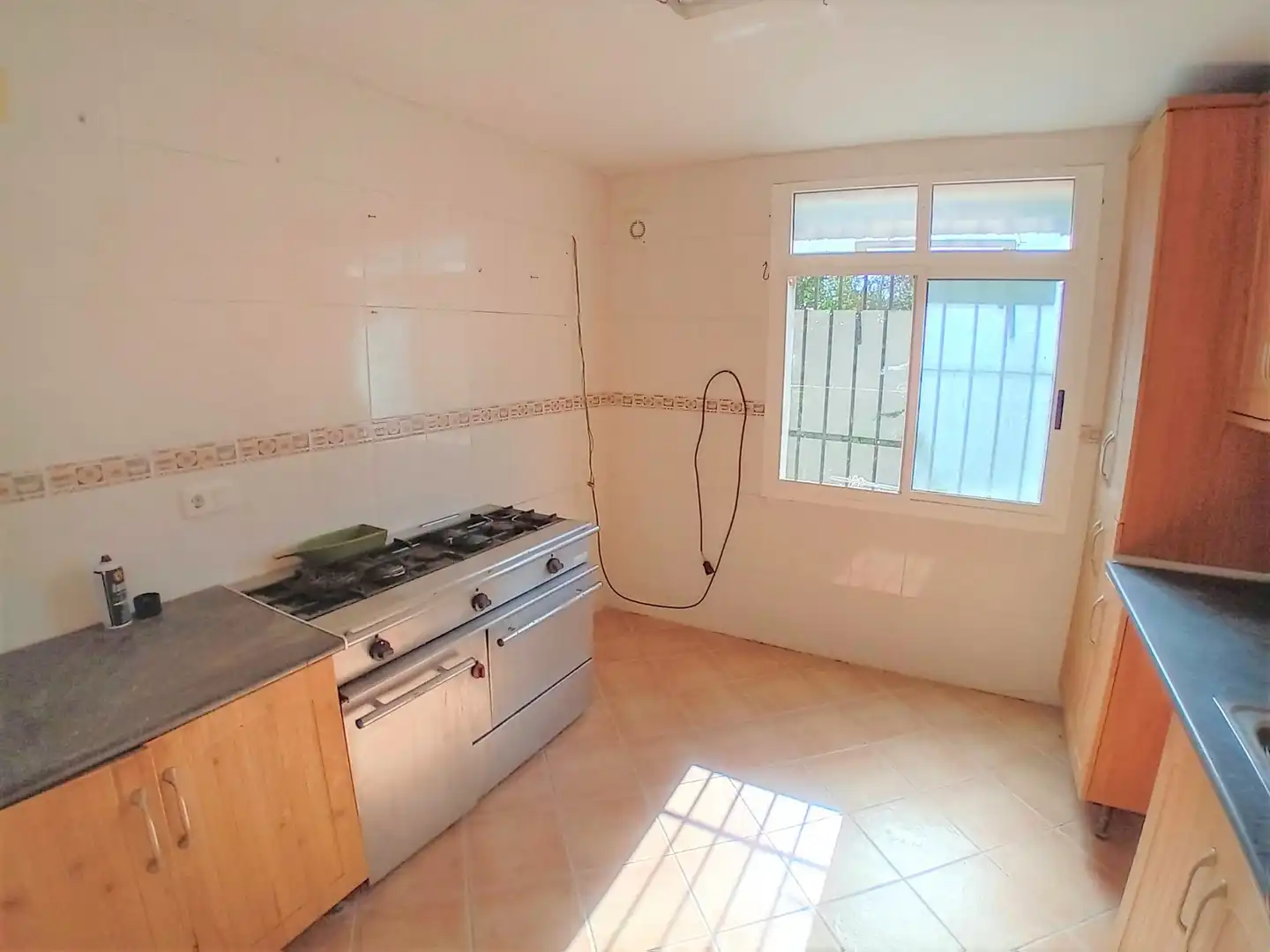 Cuina de Casa o xalet en venda en Cheste amb Jardí privat i Terrassa