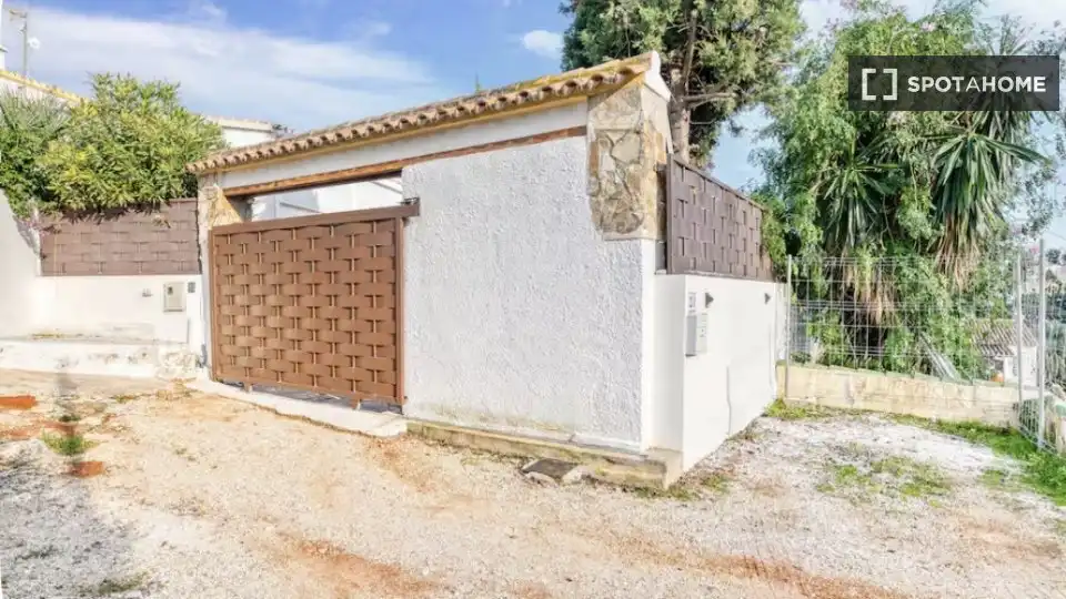 Exterior view of Flat for share in Dénia  with Air Conditioner, Heating and Furnished