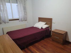 Flat to share in Rúa de San Pedro de Mezonzo, Ensanche - Sar