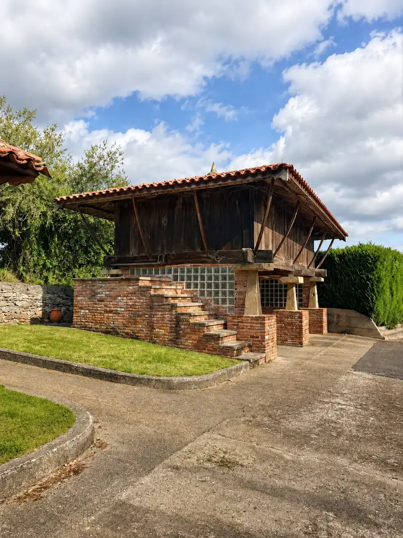 Vista exterior de Casa o xalet en venda en Carreño amb Calefacció, Jardí privat i Terrassa