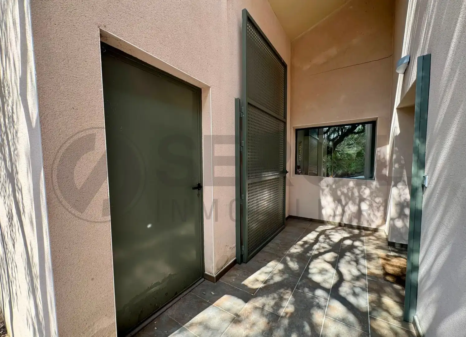 Terrassa de Casa o xalet en venda en Navas de Riofrío amb Calefacció, Jardí privat i Traster