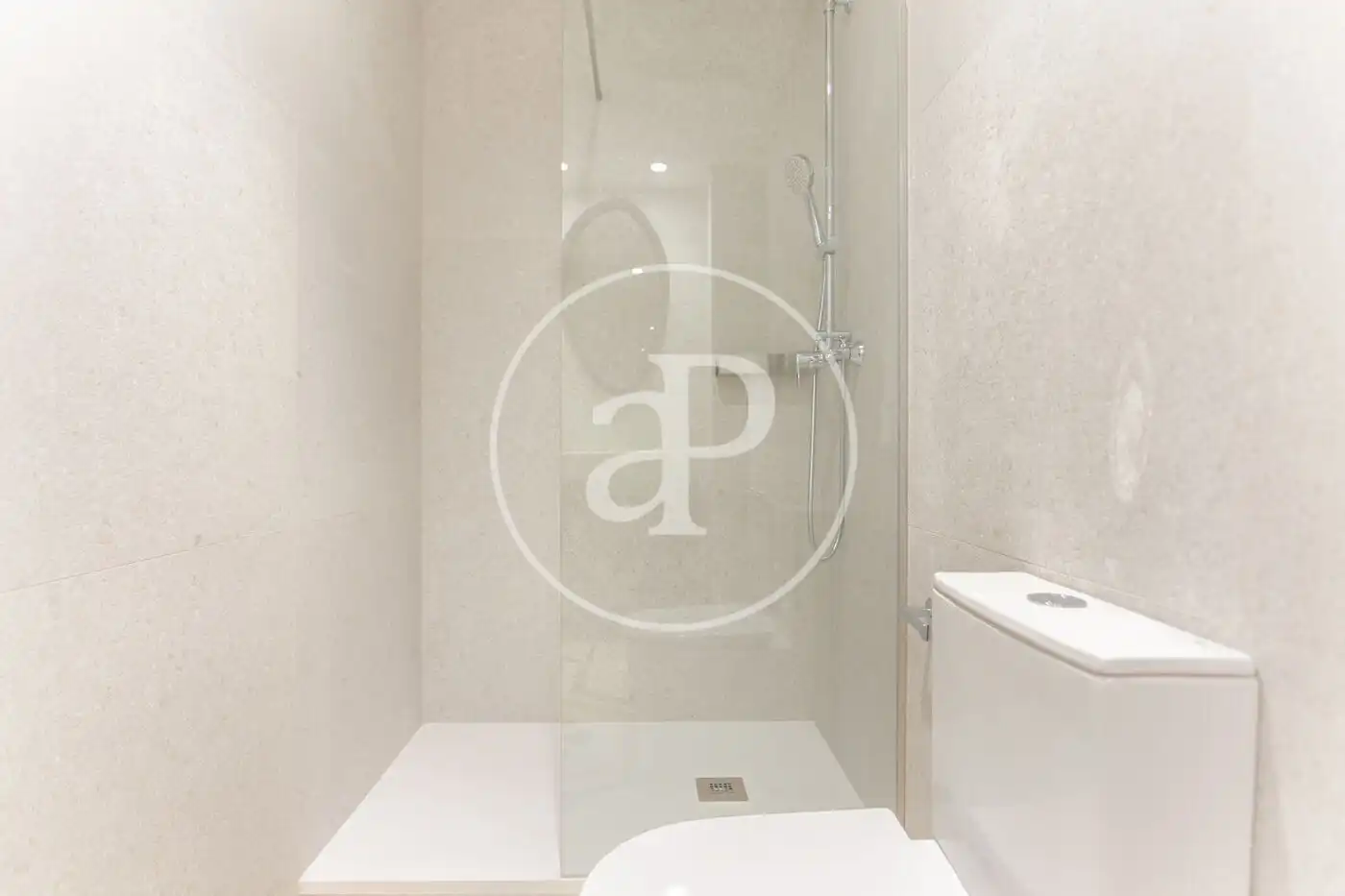Baño de Piso en venta en Valencia con Aire acondicionado, Calefacción y Terraza