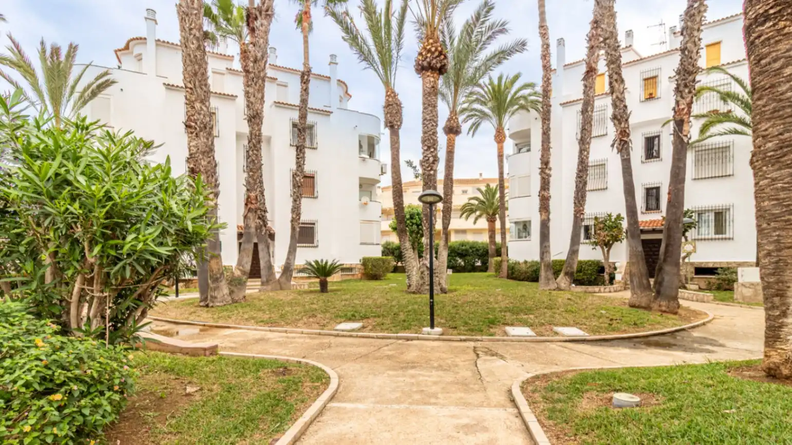 Außenansicht von Wohnungen zum Verkauf in Dénia mit Privatgarten und Schwimmbad