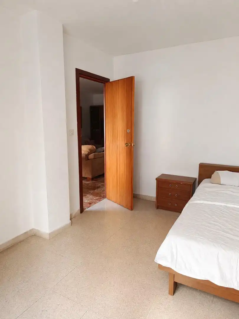 Habitación de Piso de alquiler en Granada con Terraza y Amueblado