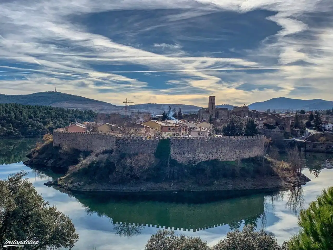 Vista exterior de Casa o chalet en venta en Buitrago del Lozoya con Calefacción, Jardín privado y Piscina
