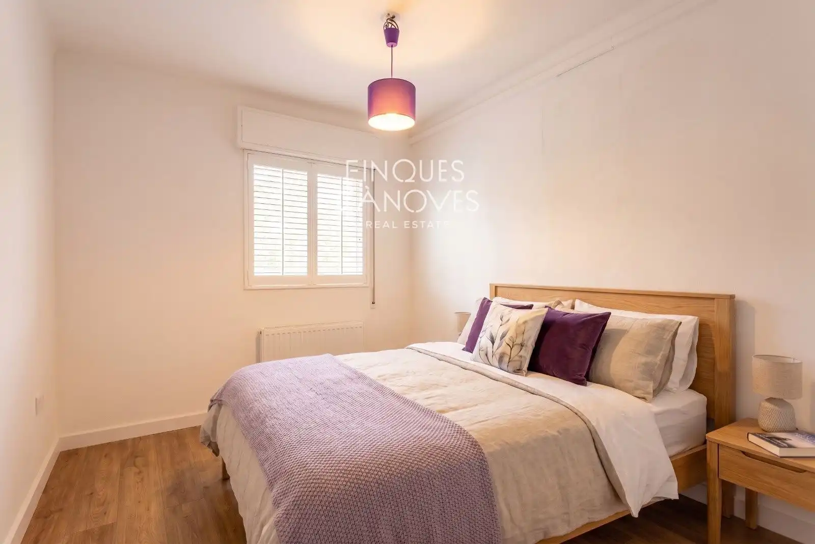 Schlafzimmer von Dachboden zum Verkauf in Girona mit Heizung, Terrasse und Abstellraum