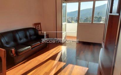 Living room of Flat for sale in Cee  with Heating, Parquet flooring and Balcony